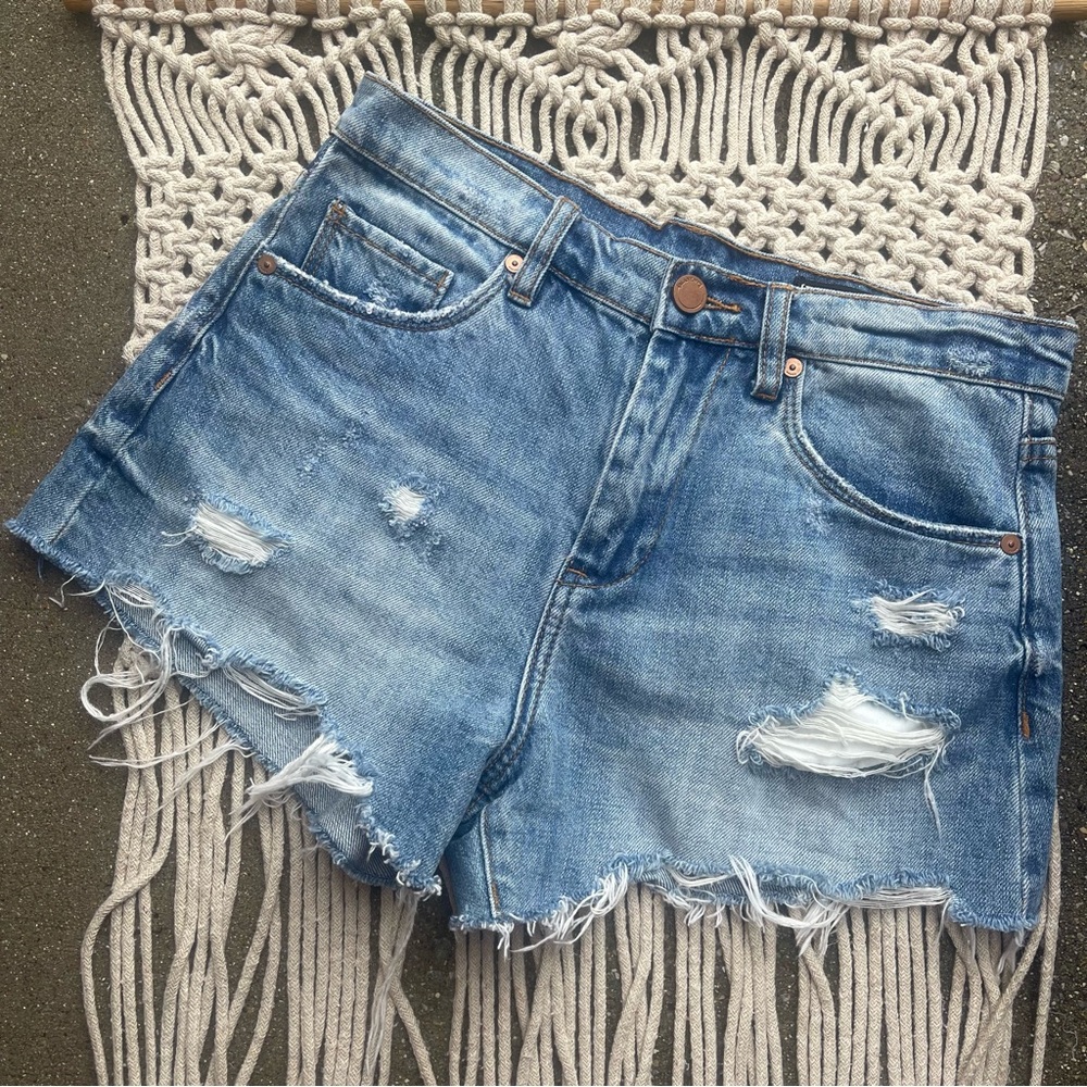 BlankNYC Distressed High Rise Jean Shorts Size 26
